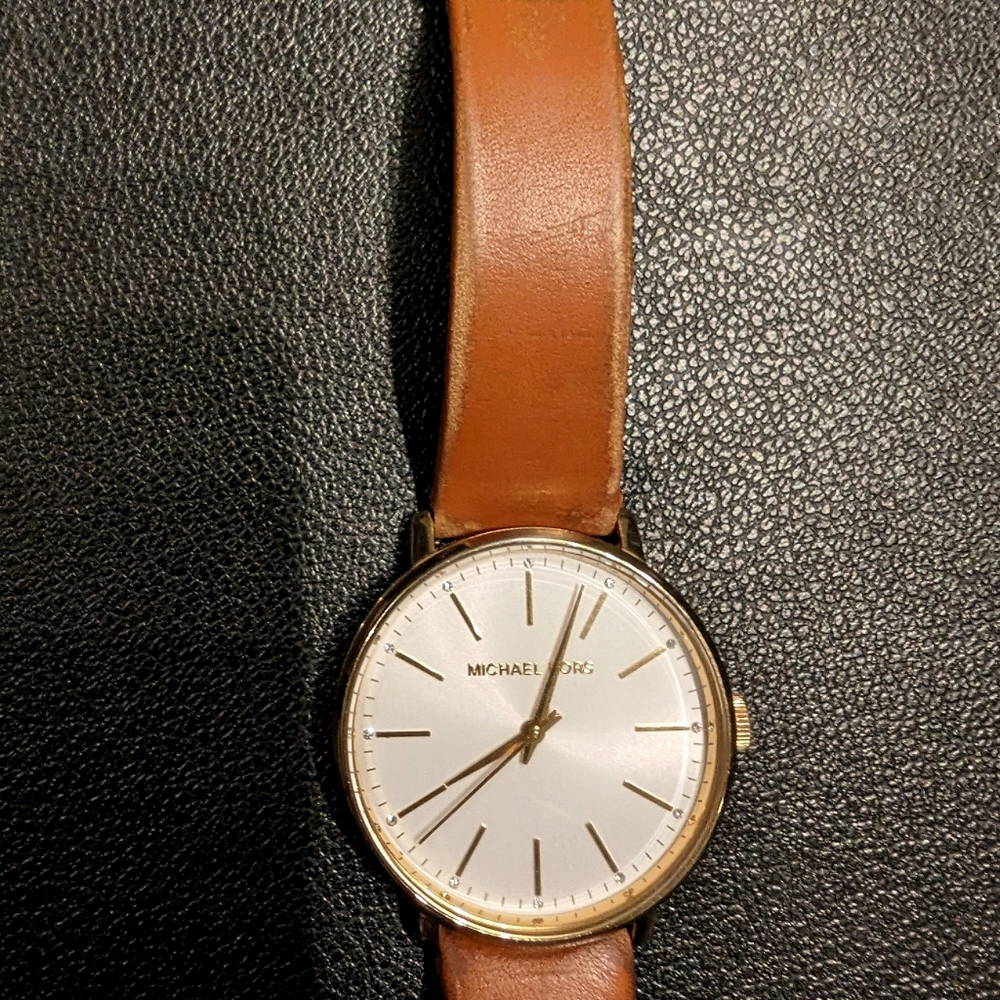 Michael Kors Pyper Watch - Picture 3 of 3